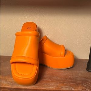 Wild Fable Orange Platform Sandals 8.5 - “TikTok Viral Lizzie McGuire Sandals”
